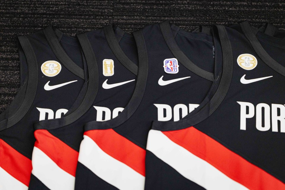 lKAj, 将佩戴相同 lKAj, 将佩戴相同